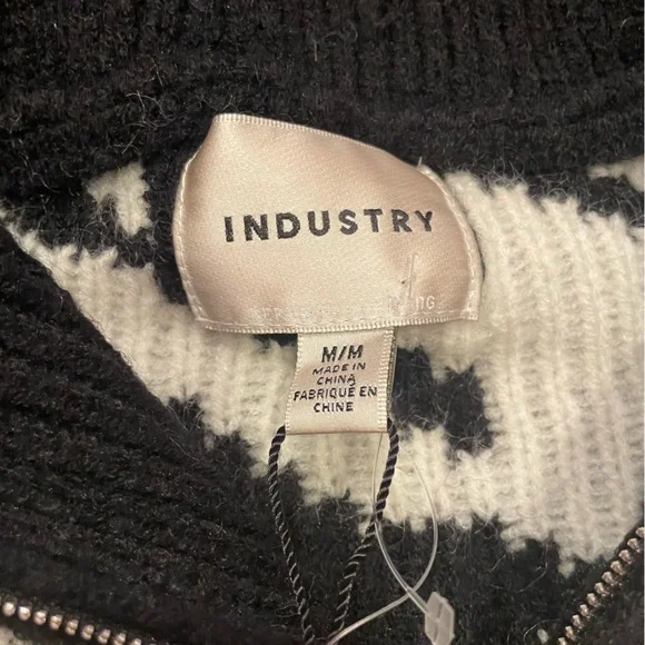 NWT Stylish Houndstooth Zip Turtleneck Sweater - Black & White Size Medium - Picture 3 of 5